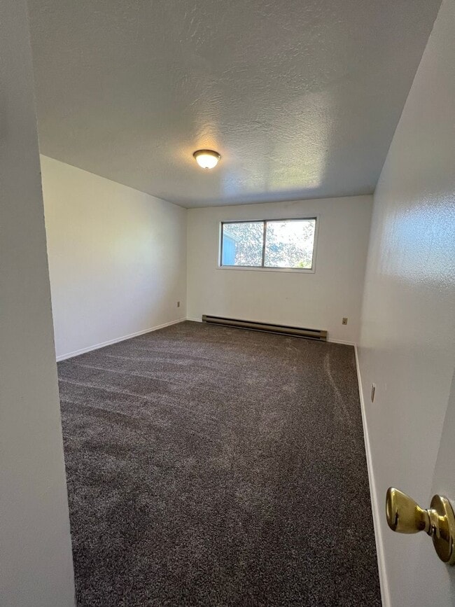 1912 Dawn Ct in Klamath Falls, OR - Building Photo - Building Photo
