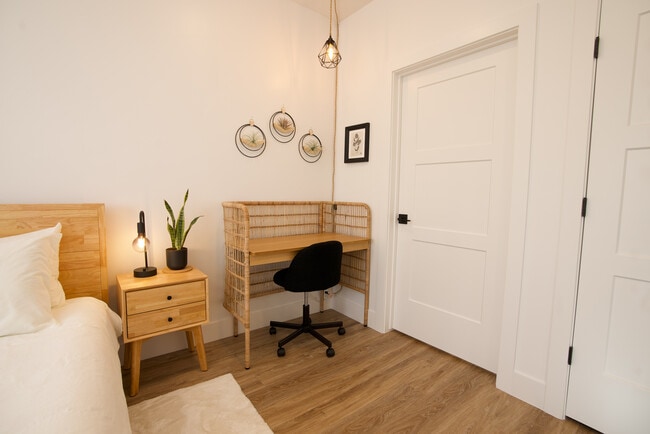 525 N 1st St in Driggs, ID - Foto de edificio - Building Photo