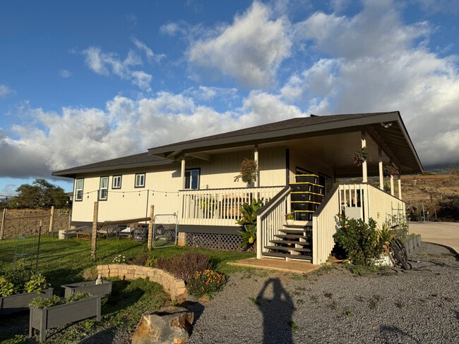 1300 Naalae Rd in Kula, HI - Building Photo - Building Photo