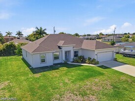 1025 NW 7th Pl in Cape Coral, FL - Building Photo