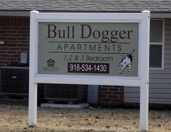 Bull Dogger Apartments in Dewey, OK - Building Photo - Building Photo