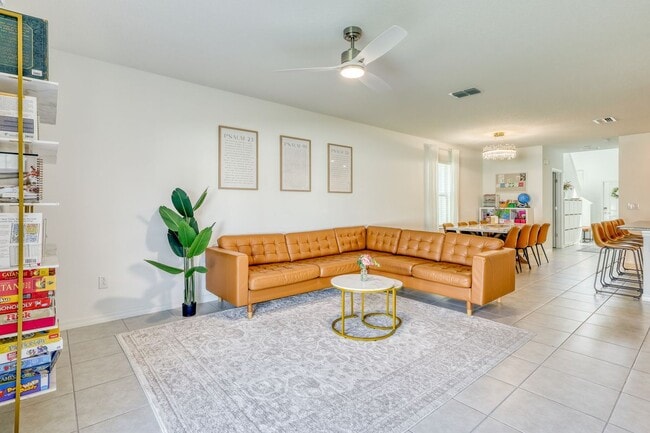 111 Rain Lily Ave in Spring Hill, FL - Foto de edificio - Building Photo