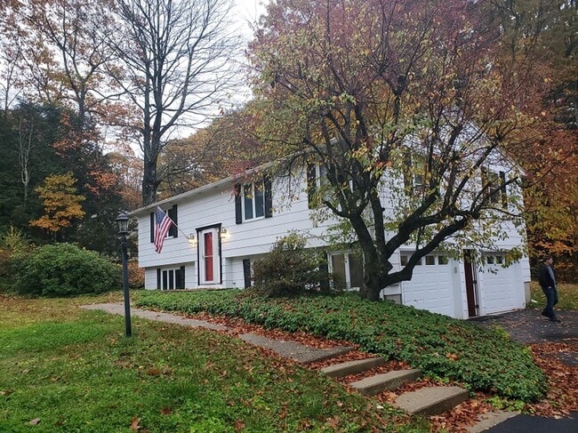 129 Lakewood Dr in Athol, MA - Building Photo - Building Photo