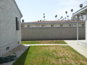 626 E 99th St in Inglewood, CA - Building Photo - Building Photo