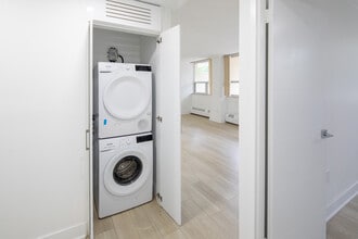 150 Allan in Oakville, ON - Building Photo - Interior Photo