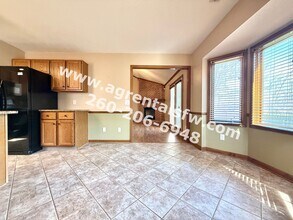 823 Woodland Springs Pl in Fort Wayne, IN - Building Photo - Building Photo