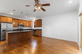 2018 W Chase Ave, Unit 1S in Chicago, IL - Foto de edificio - Building Photo