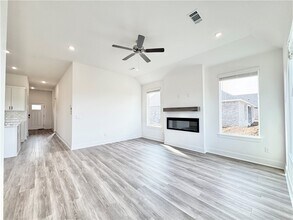 569 W Canada Dr in Farmington, AR - Building Photo - Building Photo