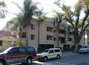 Excelsior Apartments in Santa Ana, CA - Foto de edificio - Building Photo