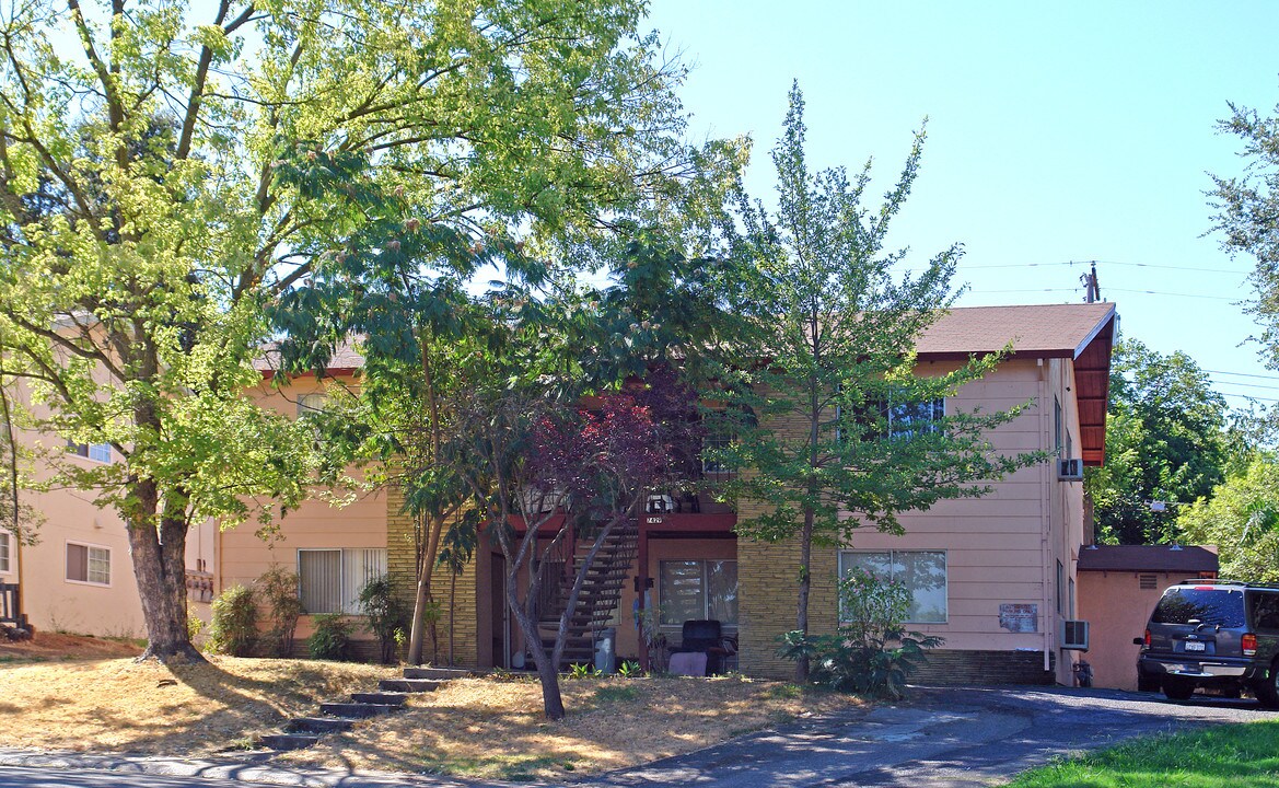 7425-7441 Tiara Way in Citrus Heights, CA - Building Photo