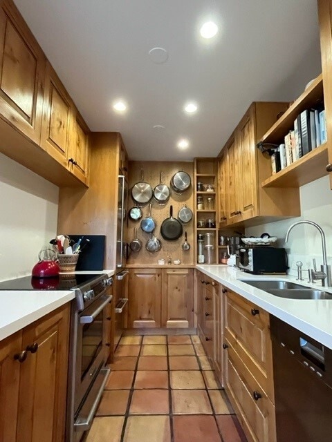 property at 100 S Doheny Dr