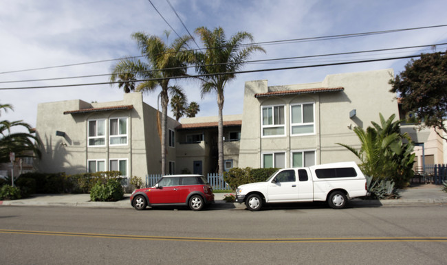 1505 Olive Ave in Huntington Beach, CA - Building Photo - Building Photo