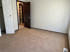 241 Gettysburg Dr in Bolingbrook, IL - Foto de edificio - Building Photo