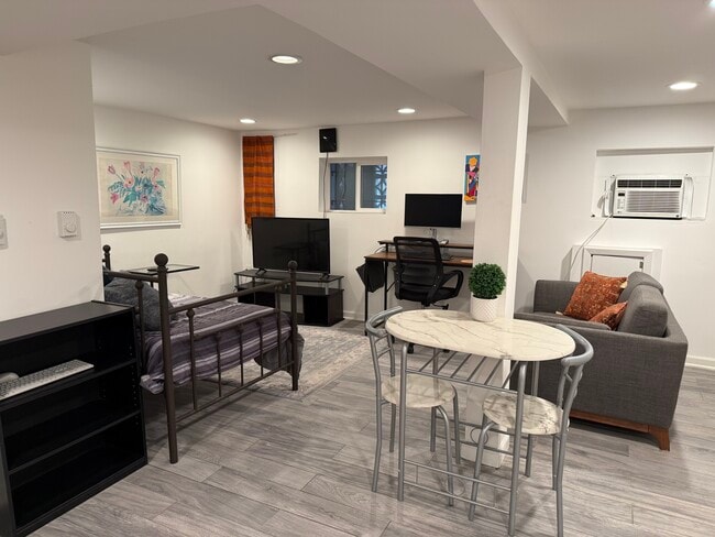 4506 Iowa Ave NW, Unit 1