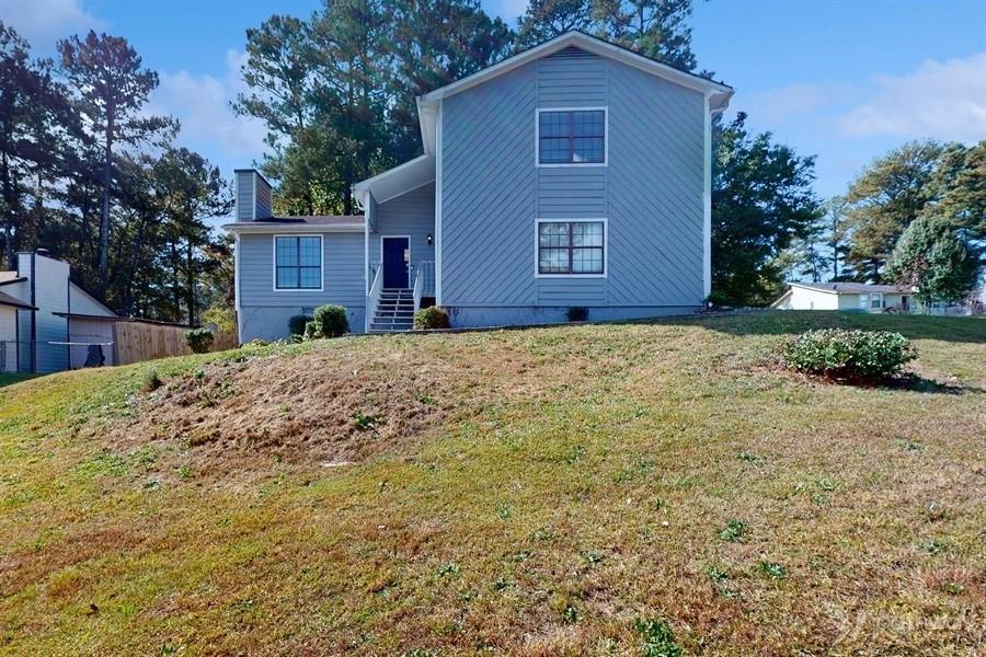 2703 Laurel View Dr in Snellville, GA - Building Photo