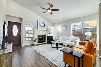 1201 E Logan St in Round Rock, TX - Building Photo - Building Photo