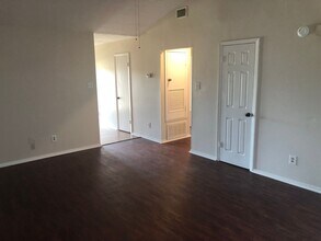 2193 N Earl Rudder Fwy in Bryan, TX - Building Photo - Building Photo