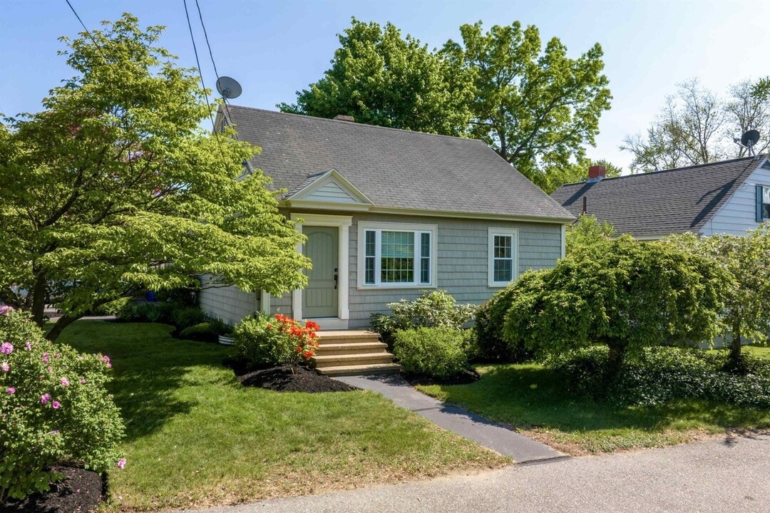 1197 Somerville St in Manchester, NH - Building Photo