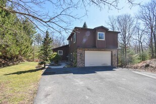 15 Gottshall Dr in Lock Haven, PA - Building Photo