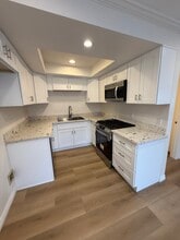 324 Fischer St, Unit 5 in Glendale, CA - Foto de edificio - Building Photo