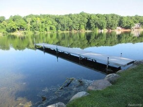 4870 Lakeview Blvd in Clarkston, MI - Building Photo - Building Photo