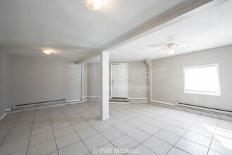 4881 300W, Unit 21 in New Palestine, IN - Foto de edificio - Building Photo