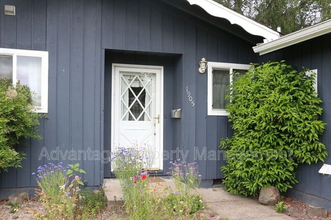 1905 NW Menlo Dr in Corvallis, OR - Foto de edificio - Building Photo