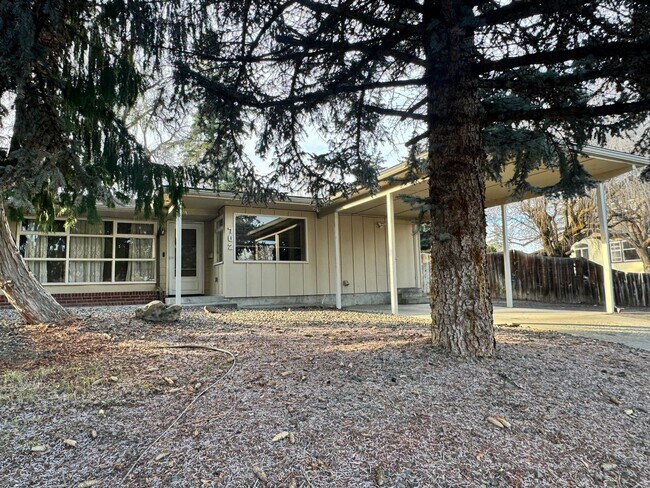 702 S 20th Ave in Yakima, WA - Building Photo - Building Photo