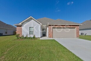 107 Hendrix Rd in Carencro, LA - Building Photo