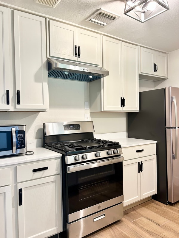 property at 1422 Hearthstone Dr