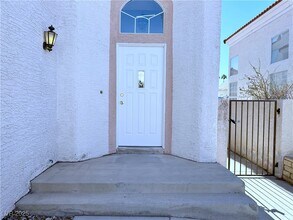 9821 Cactus View Ave in Las Vegas, NV - Building Photo - Building Photo
