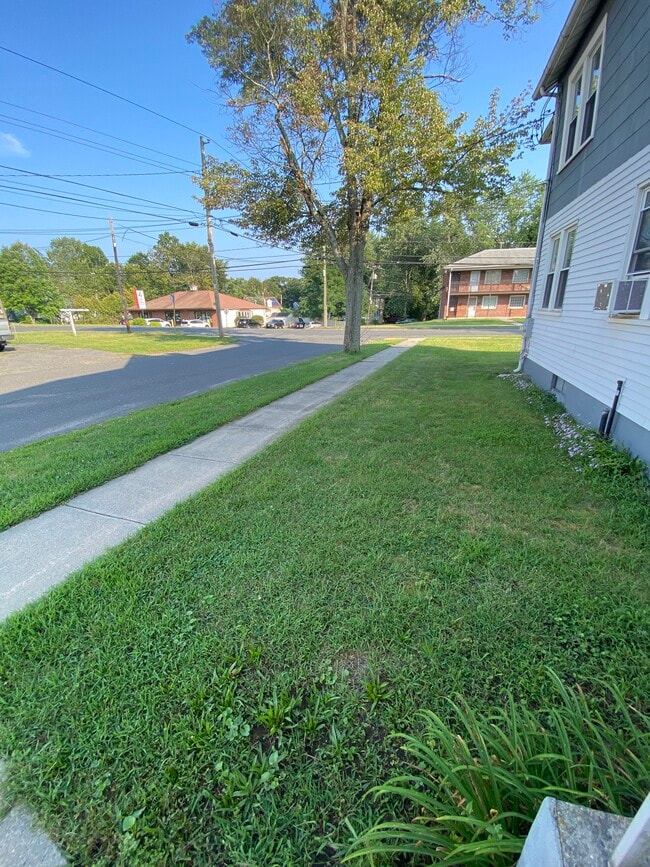 618 Springfield St, Unit 620 in Feeding Hills, MA - Building Photo - Building Photo