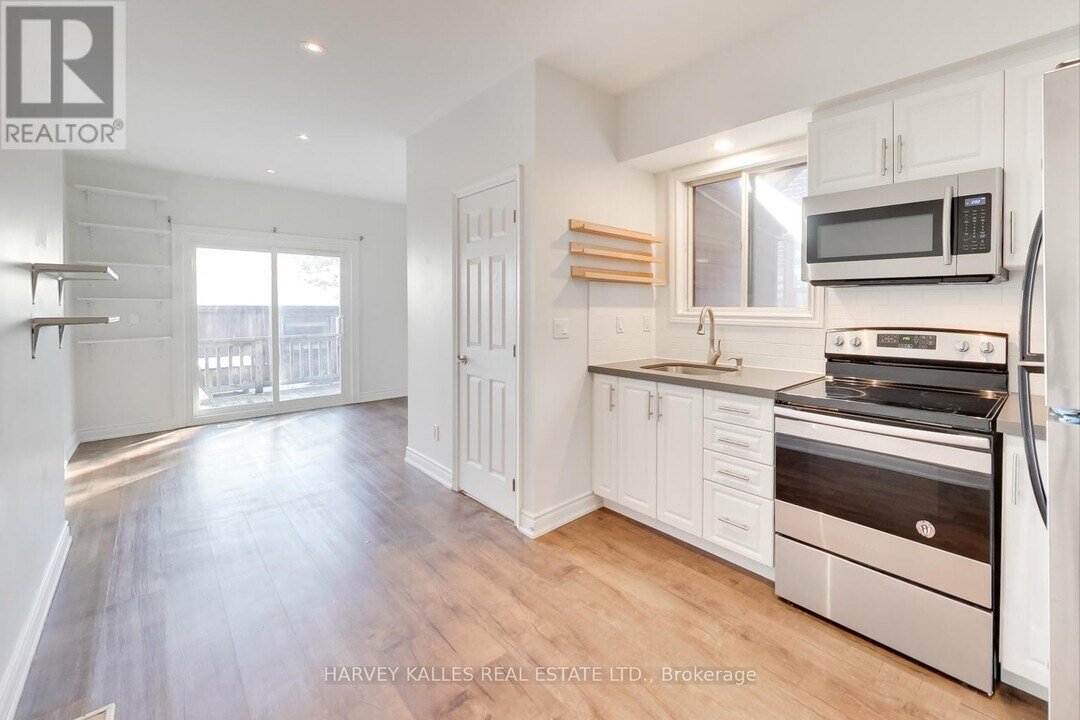 5-5 Garnet Ave in Toronto, ON - Building Photo