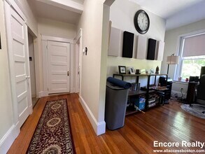 1583 Beacon St, Unit 1589-6 in Brookline, MA - Building Photo - Building Photo