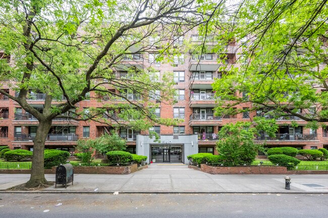 540 Ocean Pky in Brooklyn, NY - Building Photo - Building Photo