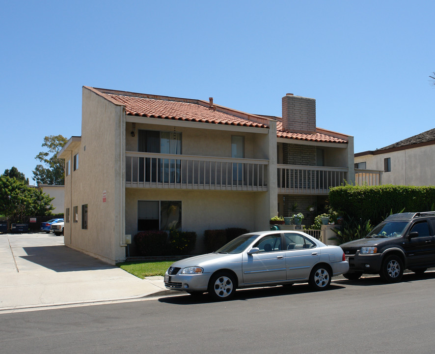 16672 Dolores St in Huntington Beach, CA - Building Photo