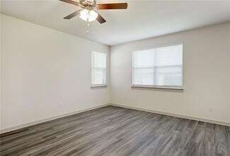 14213 Sage Blossom Dr in Manor, TX - Foto de edificio - Building Photo