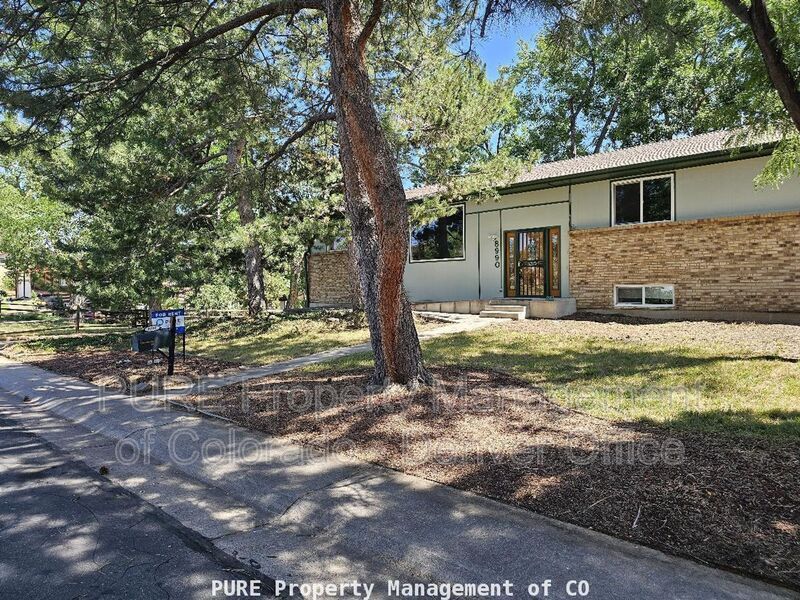 8990 W Ohio Pl in Lakewood, CO - Building Photo