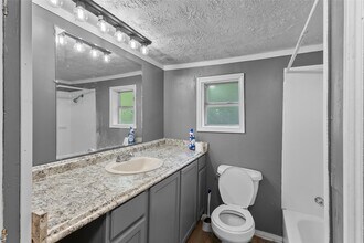 8206 Sunflower Dr in Silsbee, TX - Building Photo - Building Photo