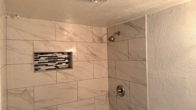 8057 Meadow Rd, Unit 103 in Dallas, TX - Building Photo - Building Photo