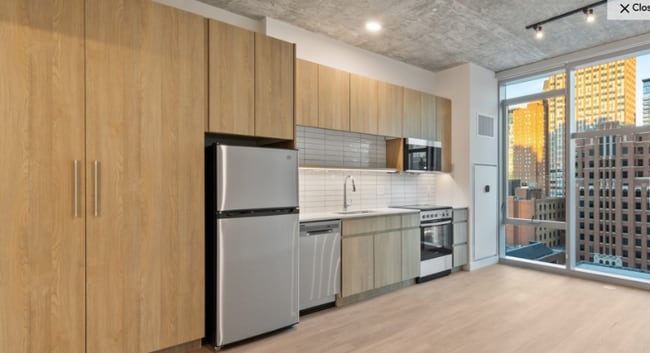 property at 812 N Wells St