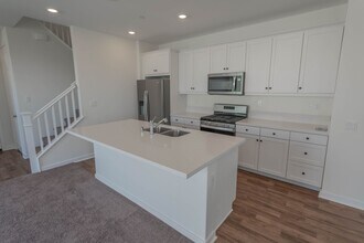 27037 Trail View Ln. in Valencia, CA - Building Photo - Building Photo