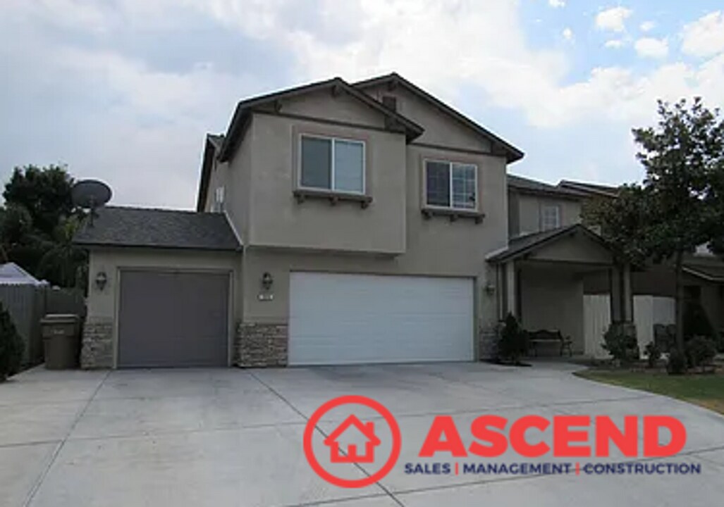 305 Alysheba Dr in Bakersfield, CA - Building Photo