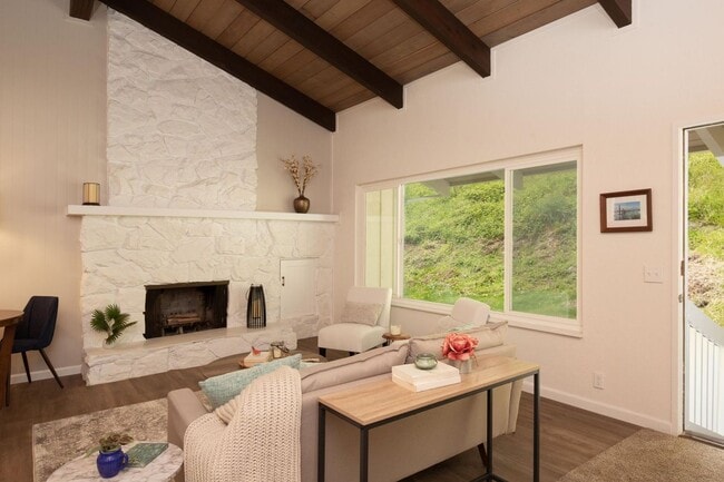 2414 Plunkett Rd in Bayside, CA - Building Photo - Building Photo