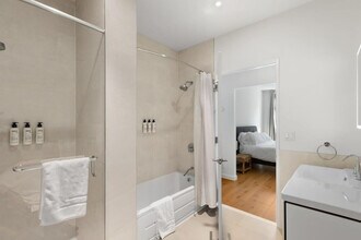 236 E 15th St in New York, NY - Building Photo - Building Photo