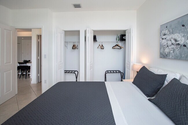 2280 SW 32nd Ave in Miami, FL - Building Photo - Building Photo