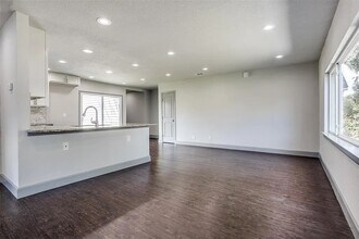 2930 Poinsettia Dr in Dallas, TX - Building Photo - Building Photo