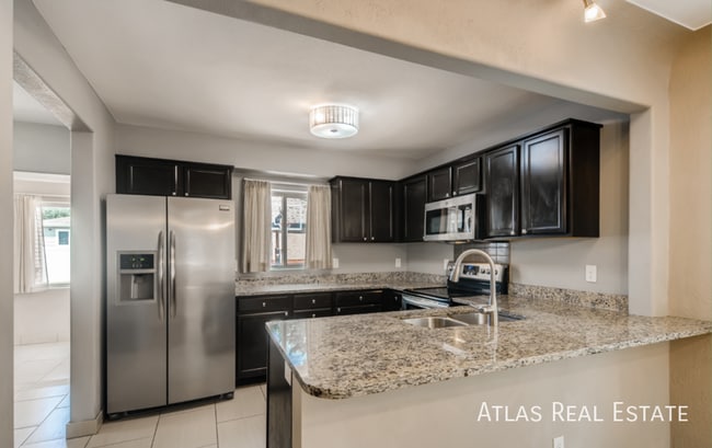 1350 Newport St in Denver, CO - Building Photo - Building Photo