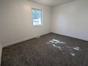 1760 N 400 E in North Logan, UT - Foto de edificio - Building Photo