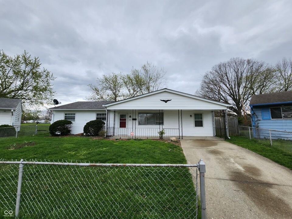 4301 Cottage Ave in Indianapolis, IN - Foto de edificio
